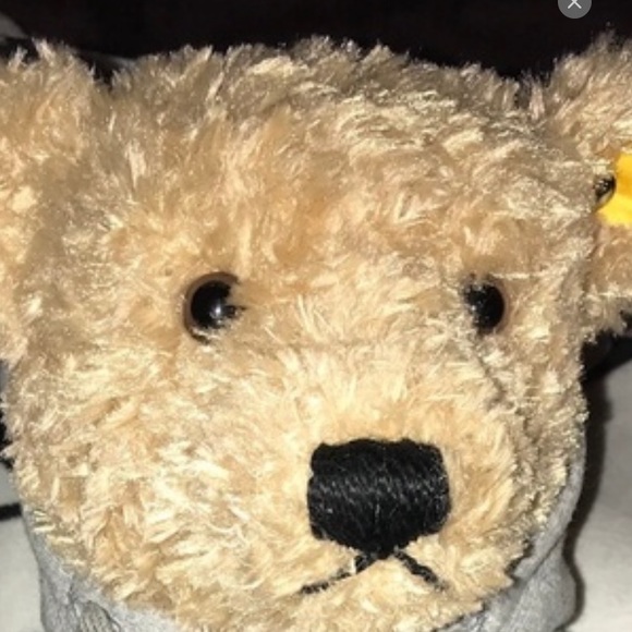 Sam Verdi - Poshmark Profile Picture of Sam Verdi (@phantompoint) on Poshmark