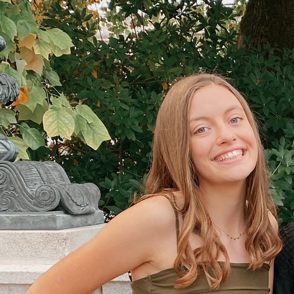 Profile Picture of Kelsi Jones (@kelsijojones) on Poshmark