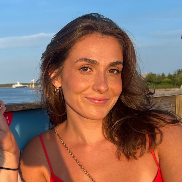 Profile Picture of Hannah Berkowitz (@hannahberkow207) on Poshmark