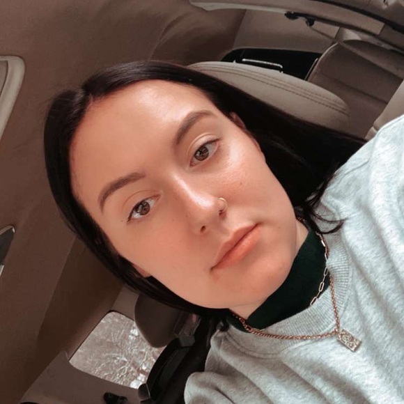 Profile Picture of Caitlyn Lucarini (@c_lucarini) on Poshmark