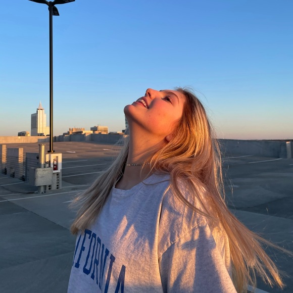 Profile Picture of Sadie Rumfallo (@sadierummy21) on Poshmark