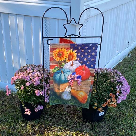 Profile Picture of Jean Gilroy (@jhglewes) on Poshmark