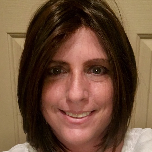 Profile Picture of Christina Saiz (@chrissysaiz) on Poshmark