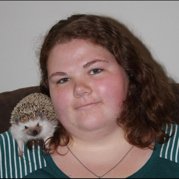 Profile Picture of Amanda Garrell (@amandarrella) on Poshmark