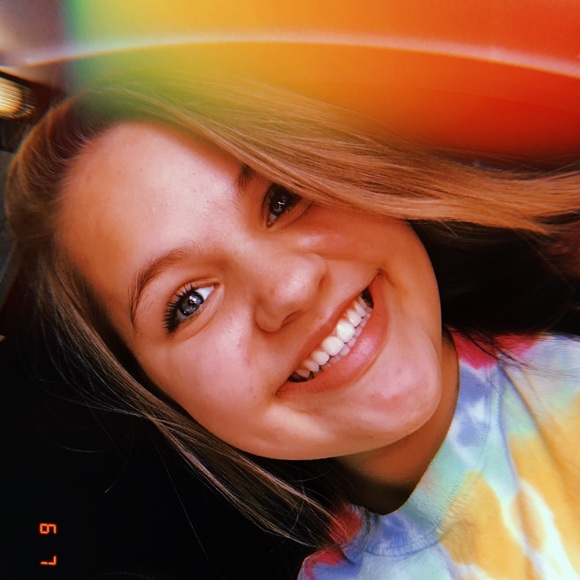 Profile Picture of Valeri Doleski (@valeridoleski) on Poshmark