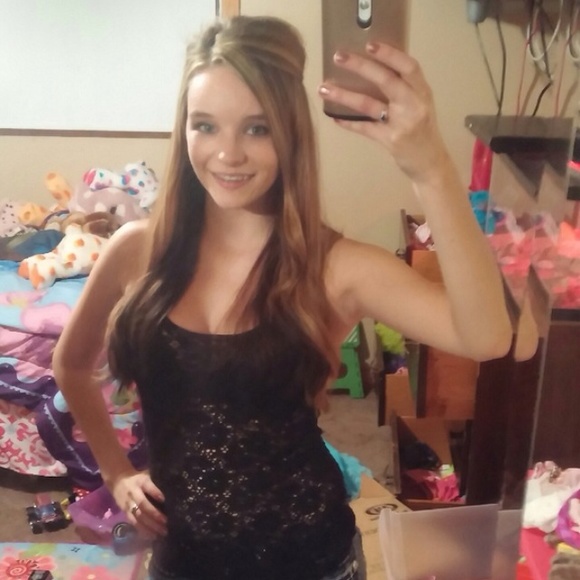Profile Picture of Lyssa Swenty (@swenty24) on Poshmark