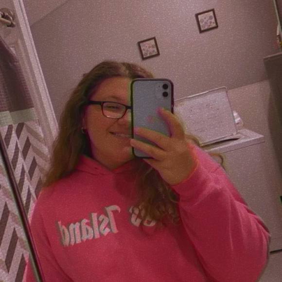 Profile Picture of Saralynn Myers (@saralynn_myers) on Poshmark