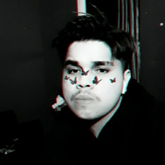 Profile Picture of Chris Giron (@christiangin) on Poshmark