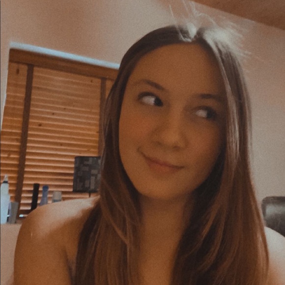 Profile Picture of Jenna Marek (@jenna_marek) on Poshmark