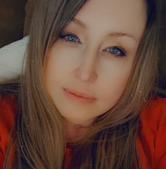 Profile Picture of Amanda Sherwin (@aksherwin) on Poshmark