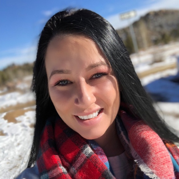 Profile Picture of Mandie Boyd (@mandie35) on Poshmark