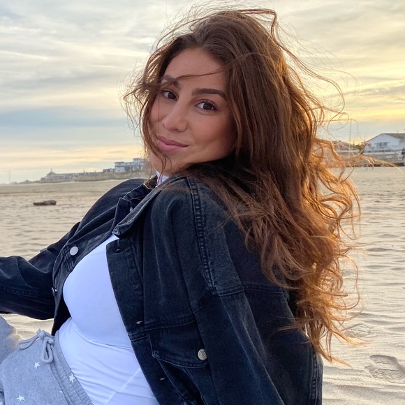 Profile Picture of Kate Capestro (@kateshops612) on Poshmark