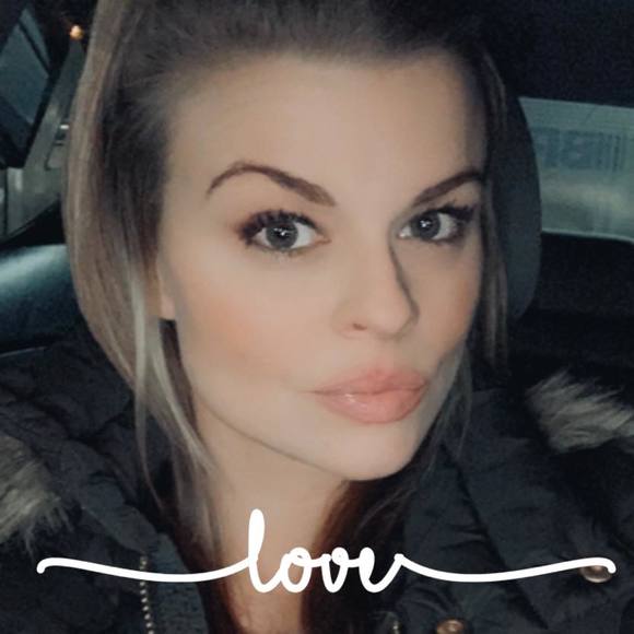 Profile Picture of Nicole Prettyman (@nicolegolato) on Poshmark