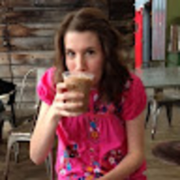 Profile Picture of Allison Guffey (@allisonshai) on Poshmark