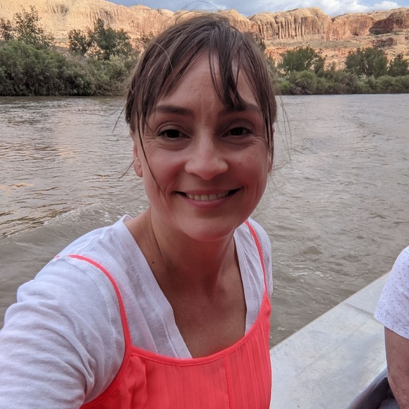 Profile Picture of Jen Allen (@redjenny) on Poshmark