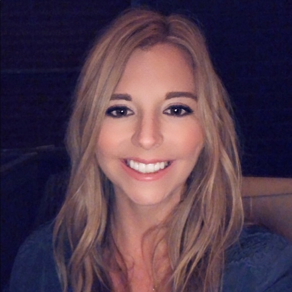 Profile Picture of Lucy Bennett (@lucybennett) on Poshmark