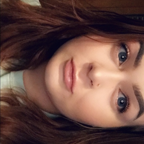 Profile Picture of Rebecca Silvas (@beccaashlyn97) on Poshmark