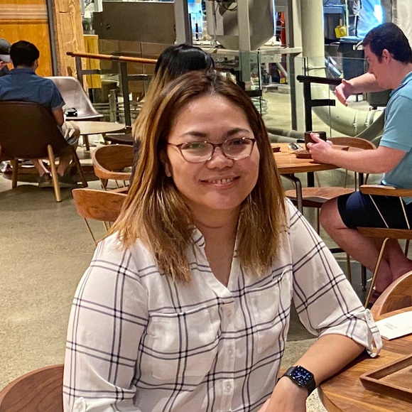 Profile Picture of Gemma Nibungco (@gemmapple) on Poshmark