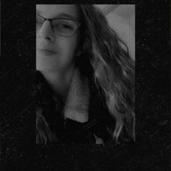 Profile Picture of Michaela Blickhahn (@mh134973) on Poshmark