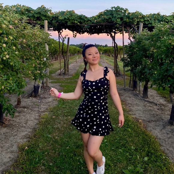 Profile Picture of Catherine Chung (@catherine_chung) on Poshmark