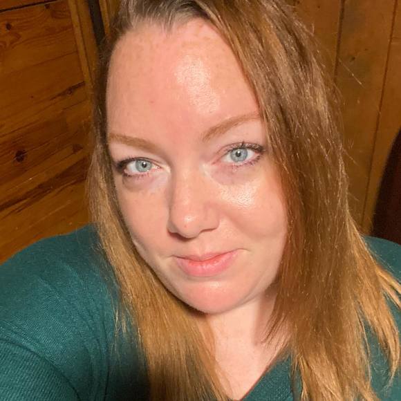 Profile Picture of Christi Furey (@cfurey25) on Poshmark