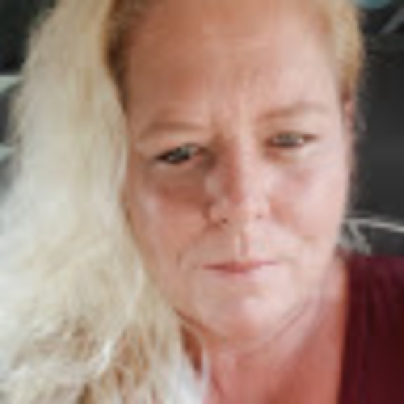 Profile Picture of Alice Simmons (@alicesimmons33) on Poshmark