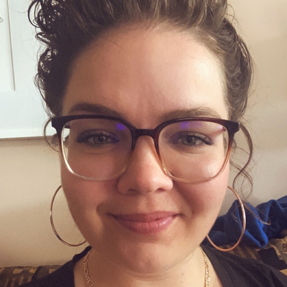 Profile Picture of Leanne Byrne (@leanne_325) on Poshmark