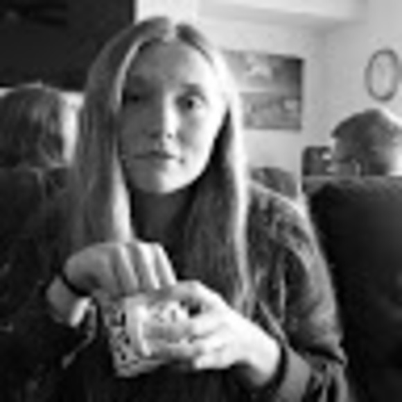 Profile Picture of Lisa Rawle (@lisa_rawle) on Poshmark