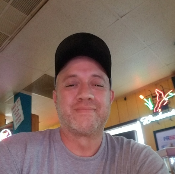 Profile Picture of Mike Salinas (@mikesalinas44) on Poshmark