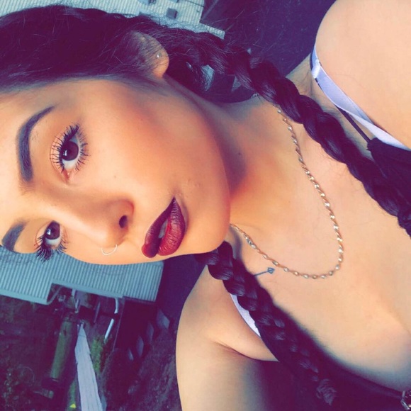 Profile Picture of Alyssa Archuleta (@aarchuleta1) on Poshmark