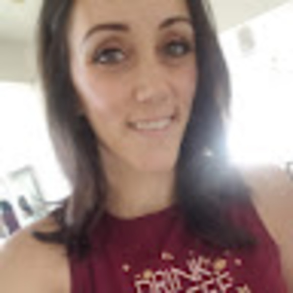 Profile Picture of Valerie Larsen (@valerietrythall) on Poshmark