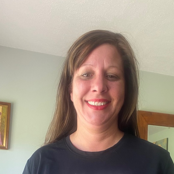 Profile Picture of Heather Borchers (@heatherborchers) on Poshmark