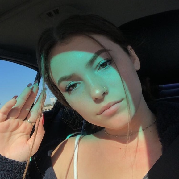 Profile Picture of Gianna Bitner (@giannabitner) on Poshmark