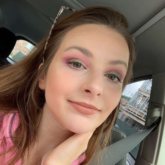 Profile Picture of Justina Matton (@justinamatton) on Poshmark