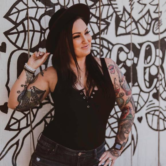 Profile Picture of Amanda Vining (@awesomandi) on Poshmark