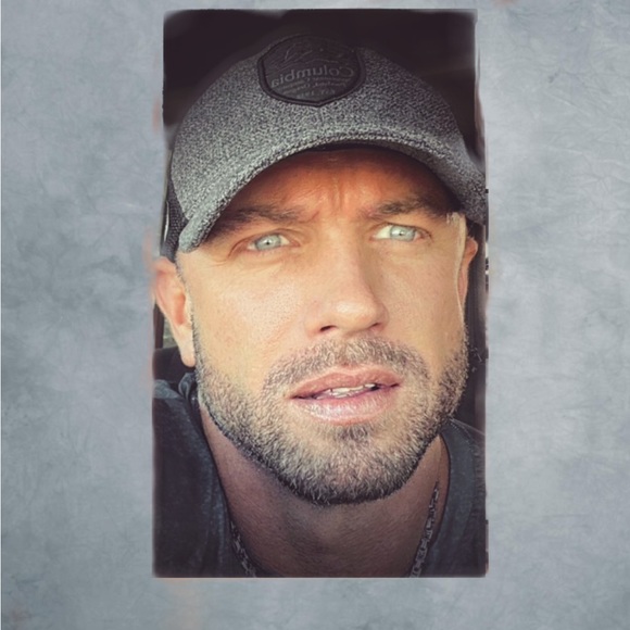 Profile Picture of Brian Sheehan (@briansheehan404) on Poshmark