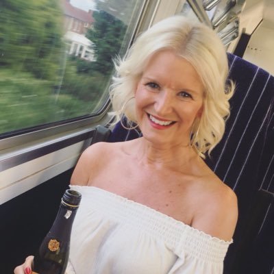 Profile Picture of Lisa Jayne Dunn (@LisaJayneDunn) on Twitter