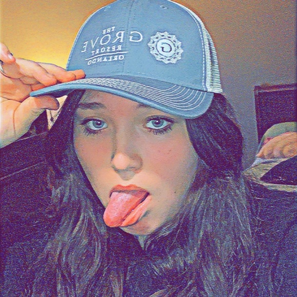Profile Picture of Alaina James (@alainalee196) on Poshmark