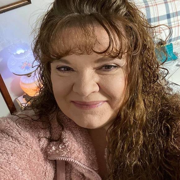 Profile Picture of Stacie Barker (@house2) on Poshmark