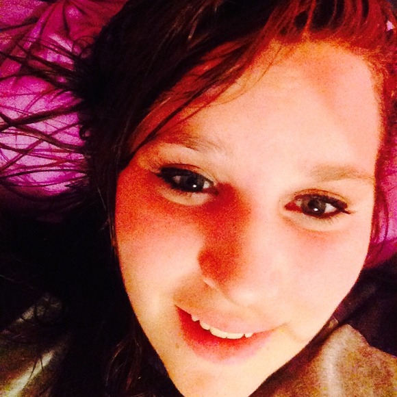 Profile Picture of Kayla Schanaman (@kaylaann4101) on Poshmark