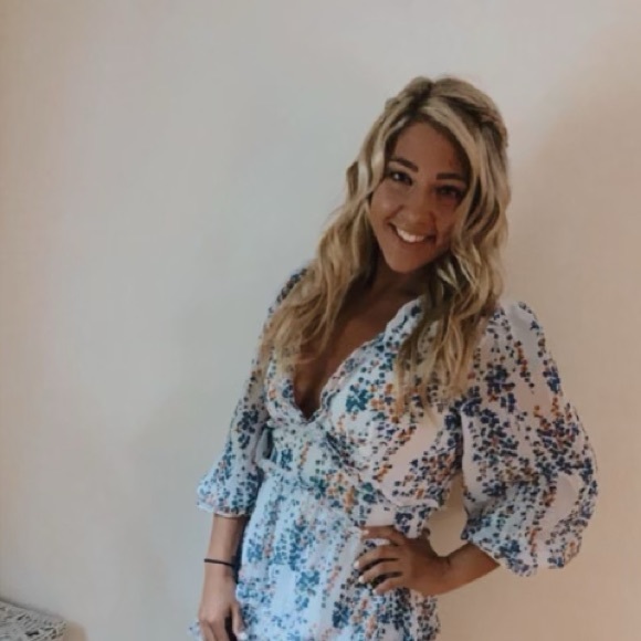 Profile Picture of Jillian Yousefzadeh (@jyousefzadeh) on Poshmark