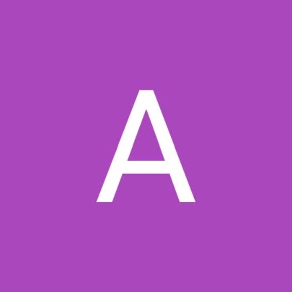 Profile Picture of Amanda Aliff (@a_aliff) on Poshmark