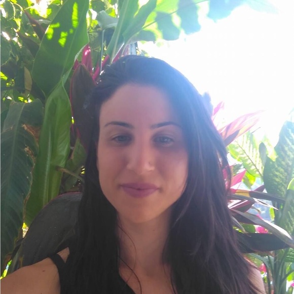 Profile Picture of Amanda Siragusa (@amanda_siragusa) on Poshmark