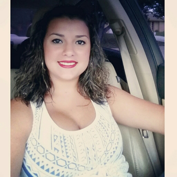 Profile Picture of Iris Padron (@irispadron1292) on Poshmark