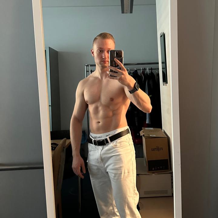 Profile Picture of Jean Lorenz (@jeanlrnz) on Tiktok