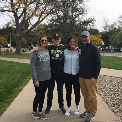 Profile Picture of Kimberly Hickey (@MrsHickeyK) on Twitter