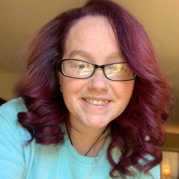 Profile Picture of Amanda Reisner (@mandygurl78) on Poshmark
