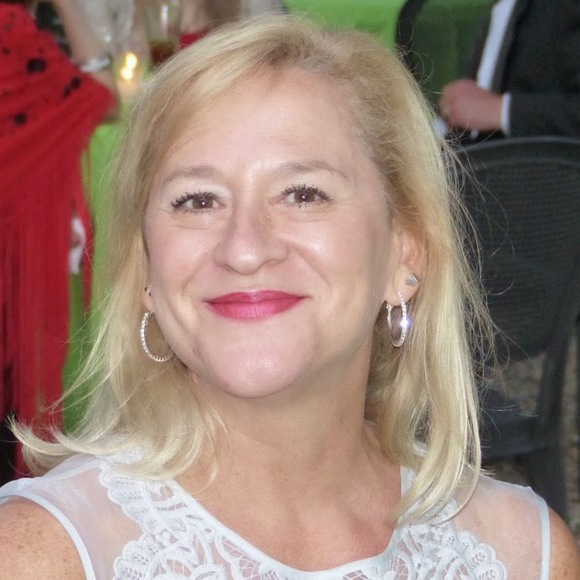 Profile Picture of Lisa Eckerson (@bchick2k) on Poshmark