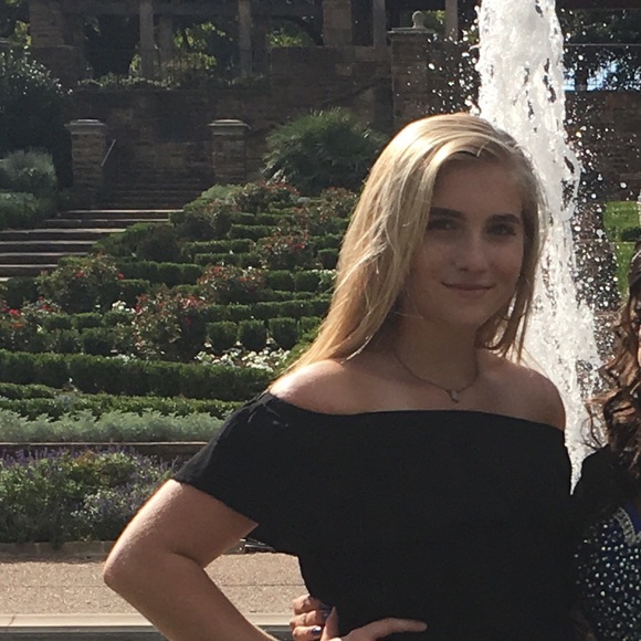Profile Picture of Alexis Drugan (@alexis_drugan) on Poshmark
