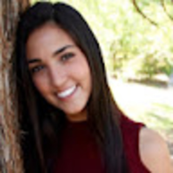 Profile Picture of Simone Garcia (@simonegarcia832) on Poshmark